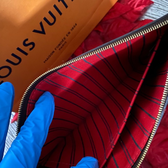 * Authentic * Louis Vuitton Clutch - Picture 5 of 7